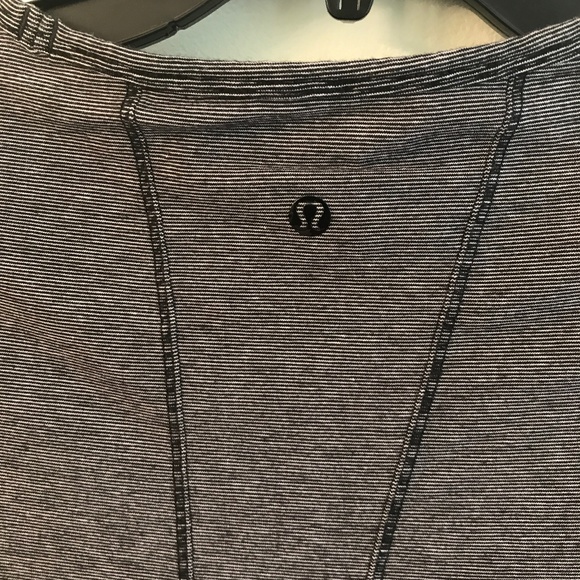 Lululemon thin athletic top - Picture 5 of 5